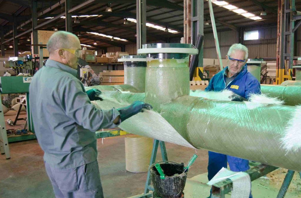 Fabricación de un equipo de fibra de vidrio en planta